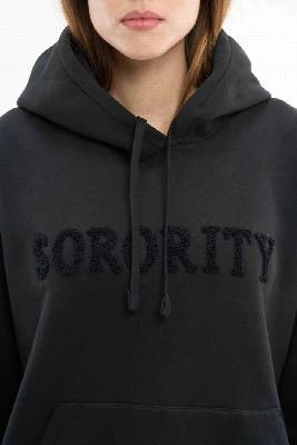 Photo existante d’un sweat noir déjà porté